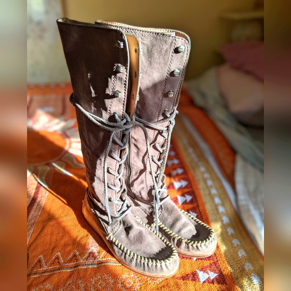Frye Alex Lace-up Boot *RARE* Size 8. Brown-gray. Worn once.  In original box.